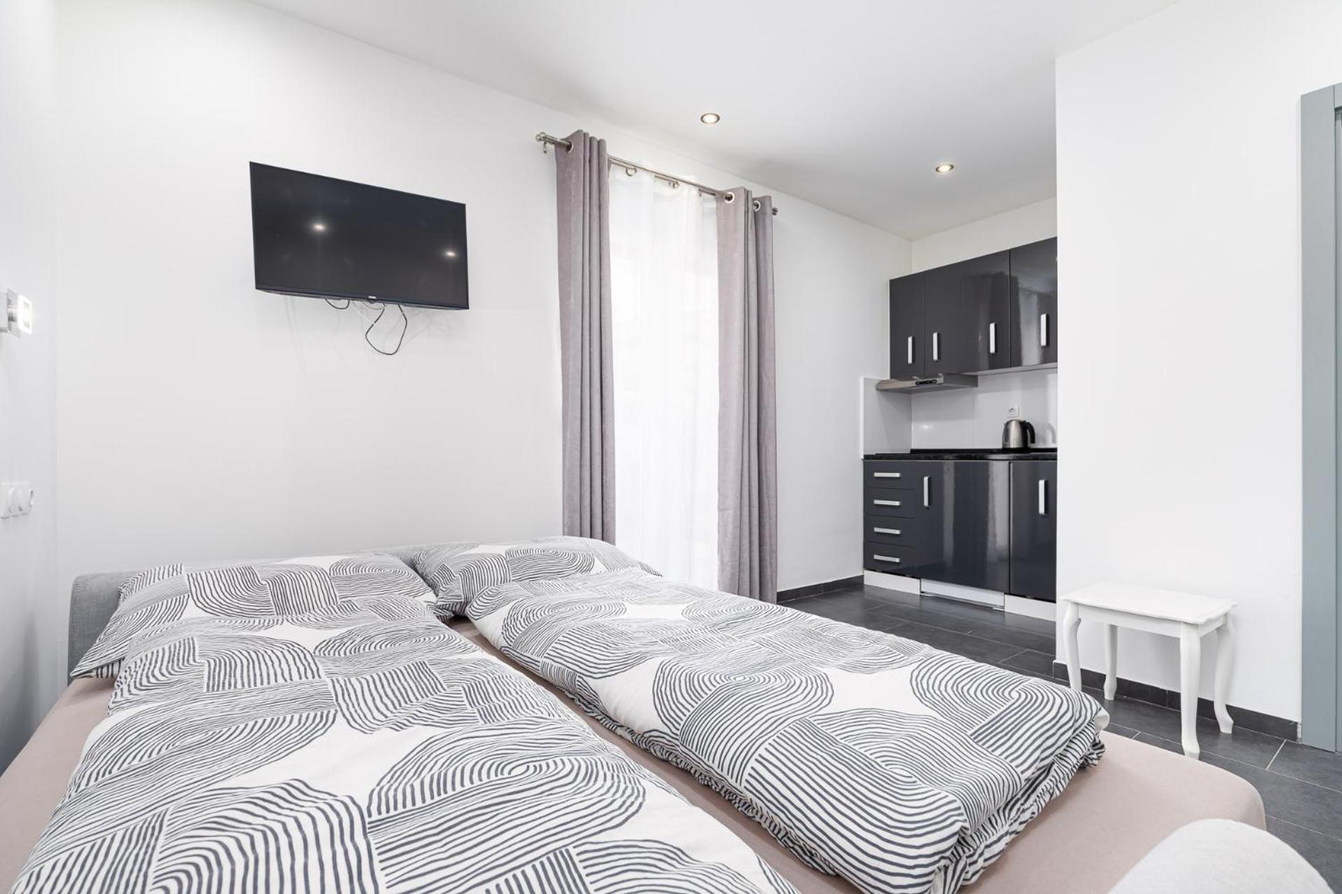 Rooms And Studio Flora Porec Exterior photo